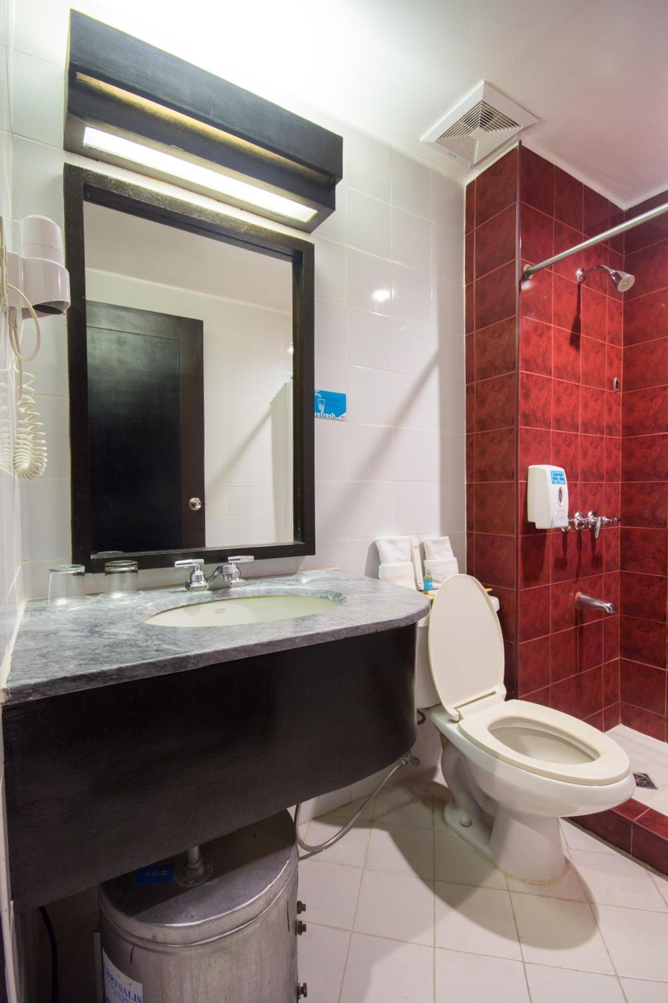 Microtel By Wyndham Eagle Ridge General Trias  Zewnętrze zdjęcie