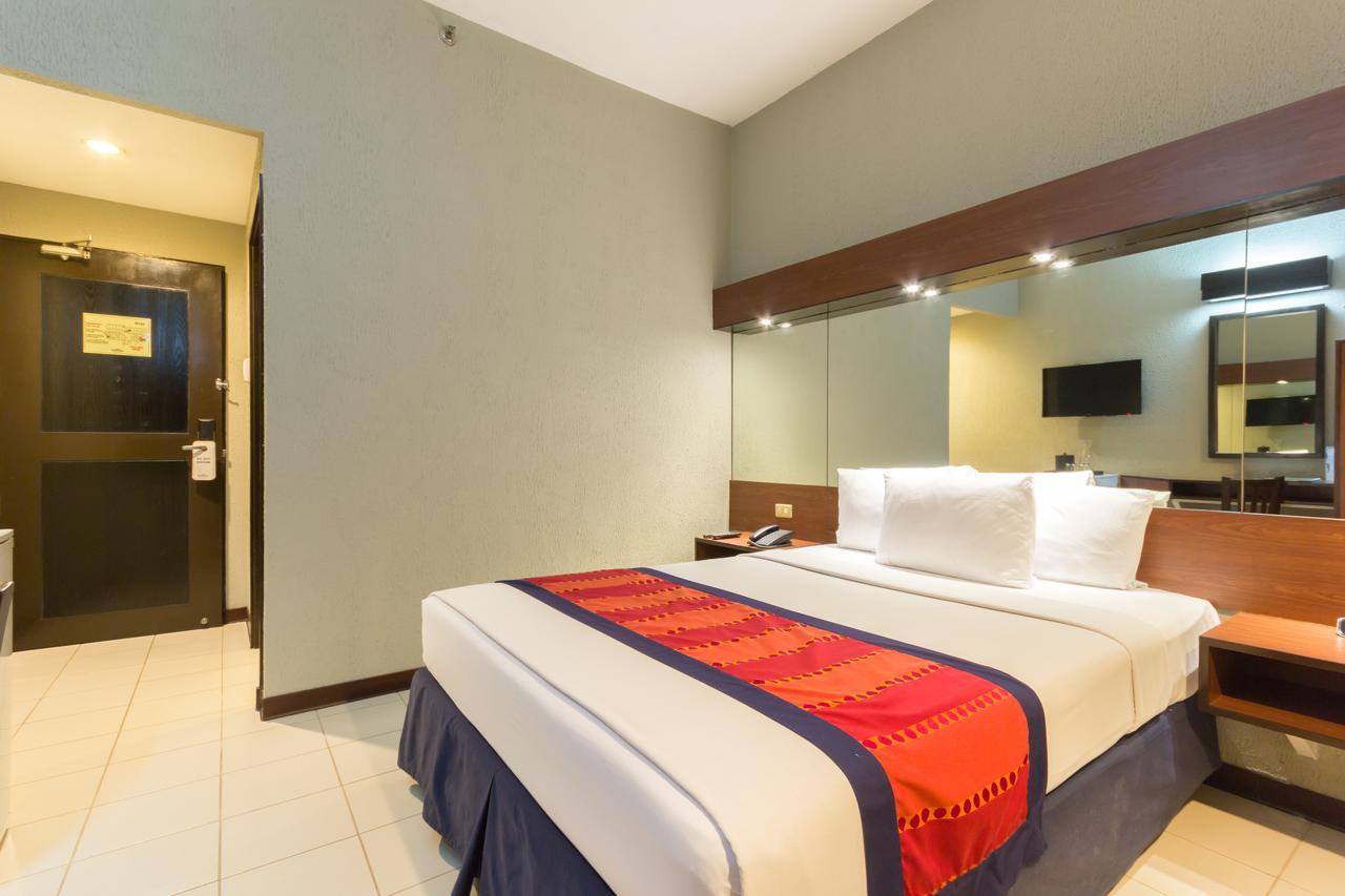 Microtel By Wyndham Eagle Ridge General Trias  Zewnętrze zdjęcie